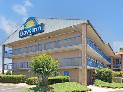 Days Inn By Wyndham Charlotte Northlake Екстериор снимка