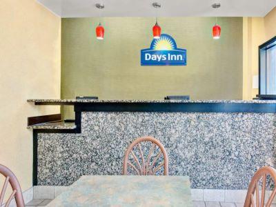Days Inn By Wyndham Charlotte Northlake Екстериор снимка